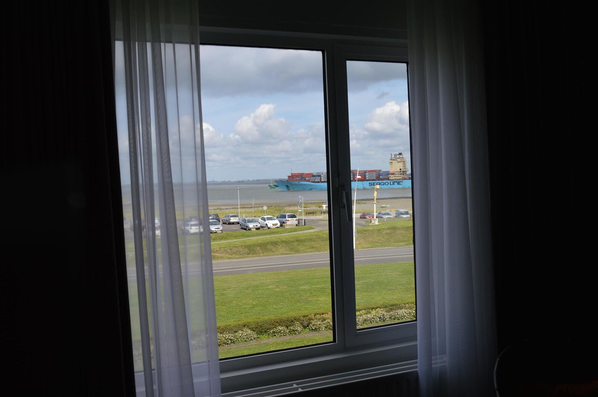 Hotel De Blaauwe Leeuw แตร์นอยเชิน ภายนอก รูปภาพ