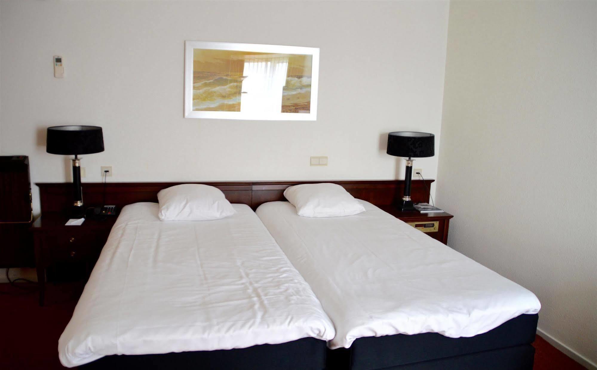Hotel De Blaauwe Leeuw แตร์นอยเชิน ภายนอก รูปภาพ