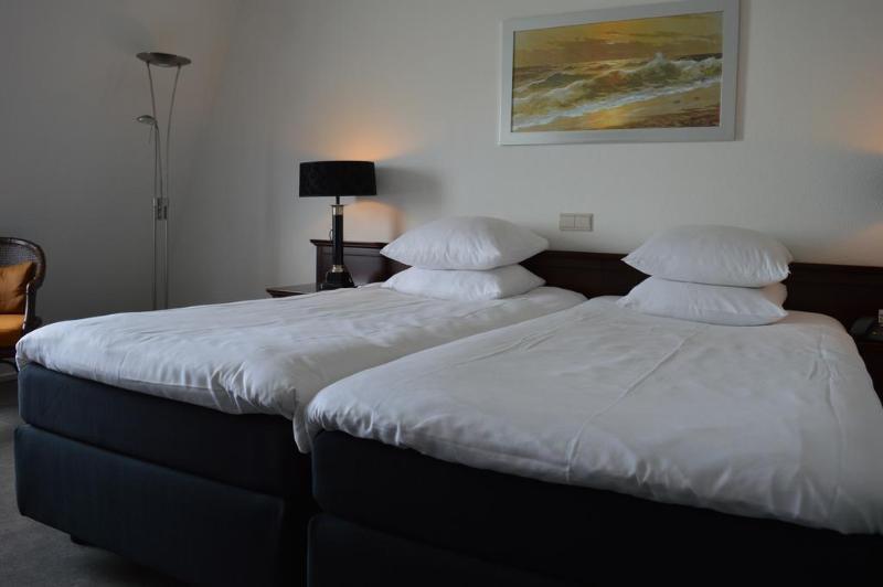 Hotel De Blaauwe Leeuw แตร์นอยเชิน ภายนอก รูปภาพ